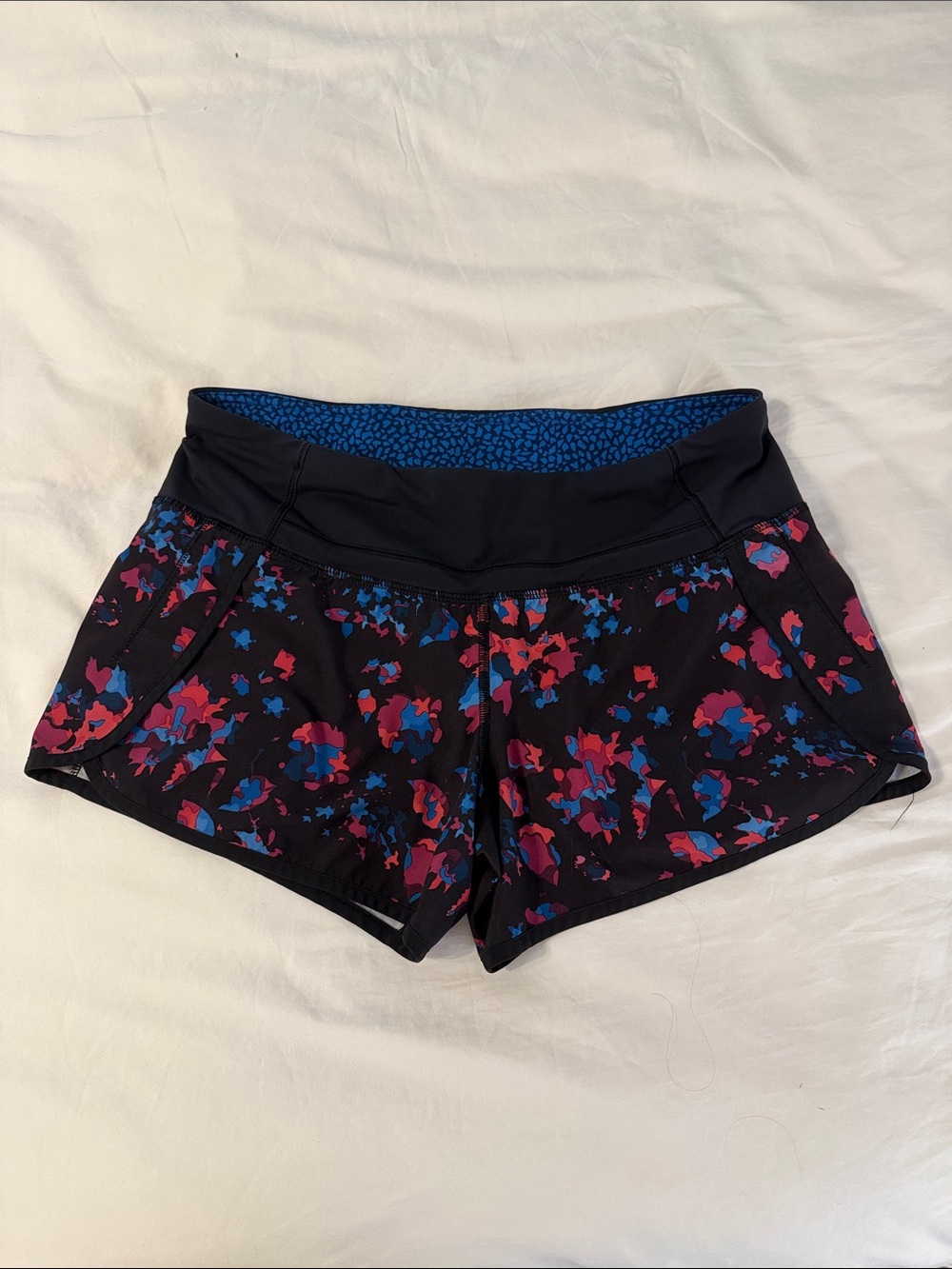 Women's Lululemon shorts - old pattern